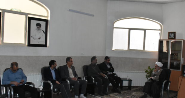 دیدار کارکنان اداره کار و رفاه اجتماعی شهرستان گلپایگان با امام جمعه محترم